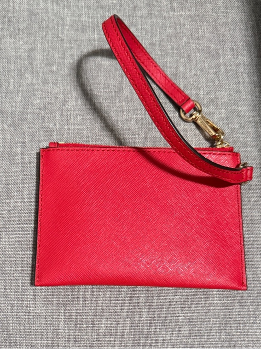 ❤️NWOT Michael Kors Red Saffiano Leather Karla Wristlet - Picture 2 of 6